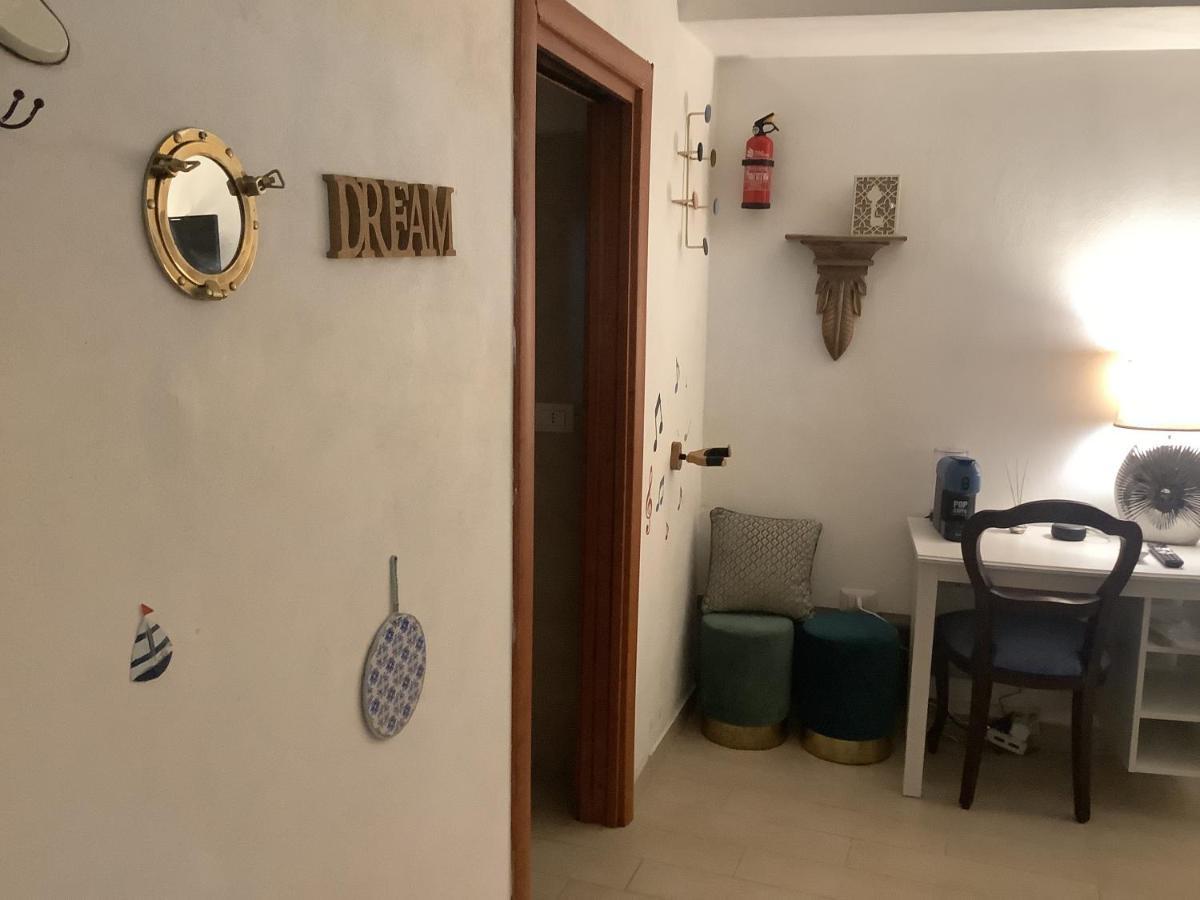 Tinnyhouse نابولي المظهر الخارجي الصورة