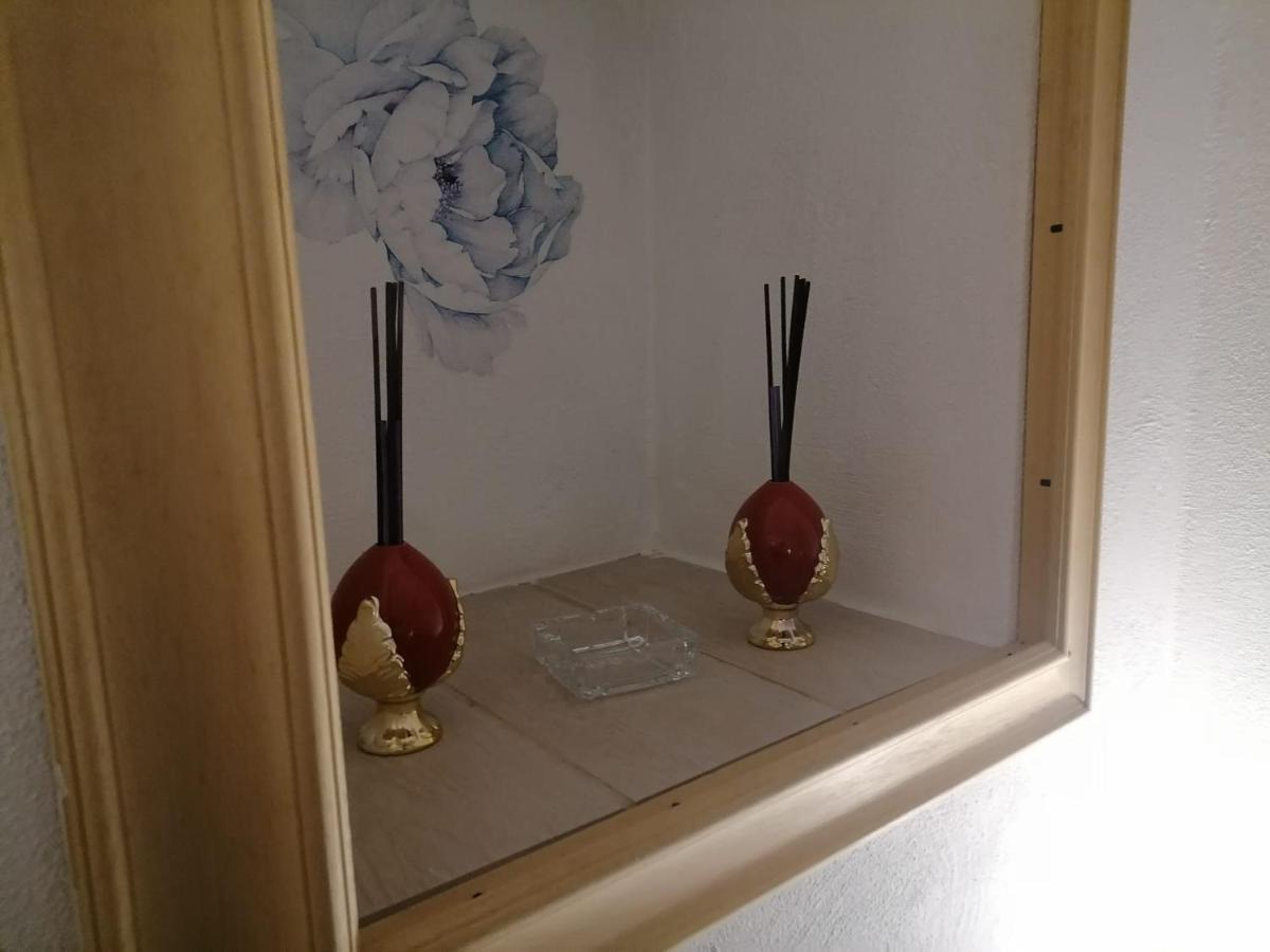 Tinnyhouse نابولي المظهر الخارجي الصورة