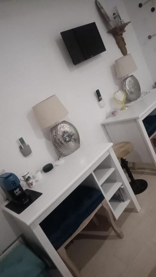 Tinnyhouse نابولي المظهر الخارجي الصورة